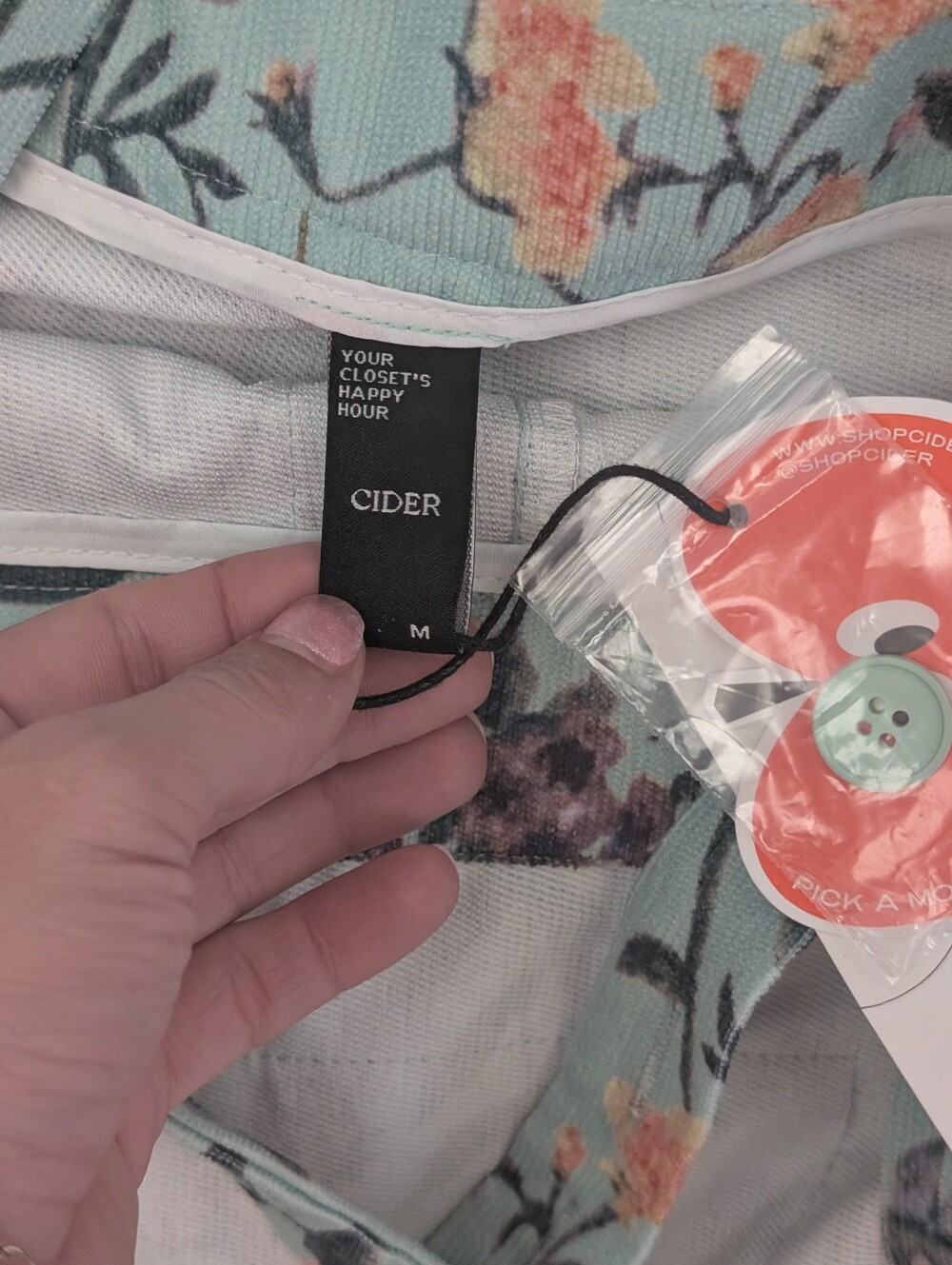NWT Cider Sage Green Lightweight Corduroy Floral Overall Romper - Women's Medium - Picture 3 of 8